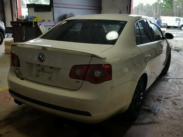 3VWRG71K65M638184 - 2005 VOLKSWAGEN NEW JETTA WHITE photo 4