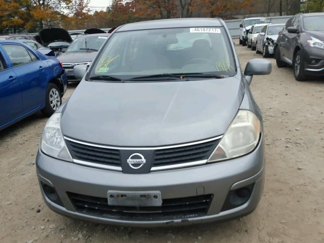 3N1BC13E77L442528 - 2007 NISSAN VERSA GRAY photo 9