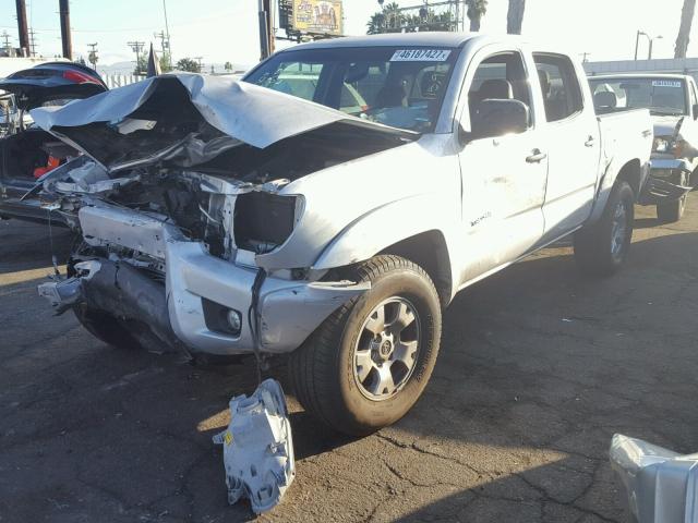 3TMLU4EN0CM092838 - 2012 TOYOTA TACOMA DOU SILVER photo 2