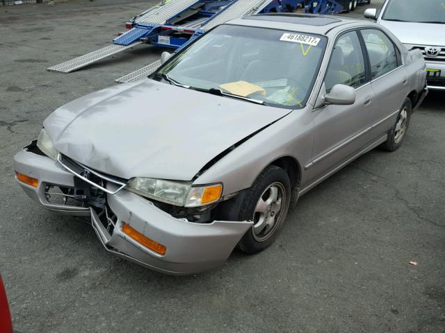 1HGCD5608VA214212 - 1997 HONDA ACCORD SE TAN photo 2