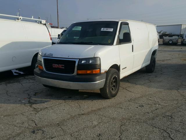 1GTHG39U451195334 - 2005 GMC SAVANA G35 WHITE photo 2