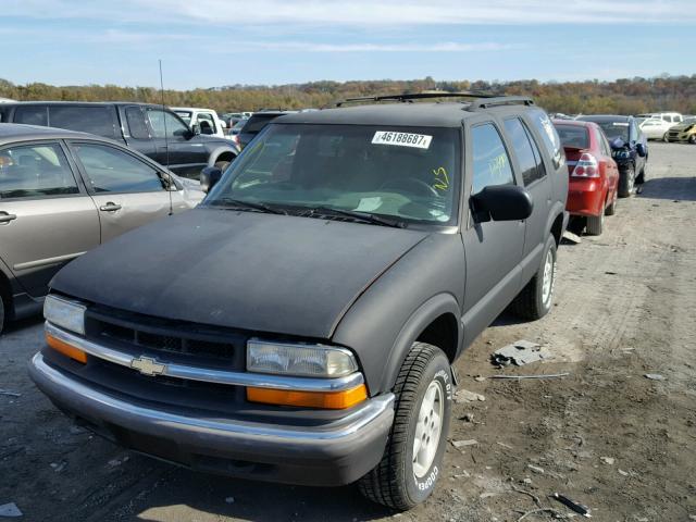 1GNDT13W31K115168 - 2001 CHEVROLET BLAZER BLACK photo 2