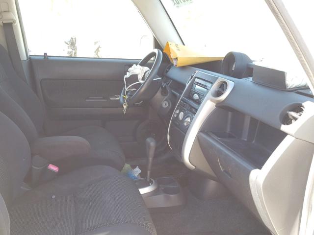 JTLKT324054025924 - 2005 TOYOTA SCION XB თეთრი ფოტო 5