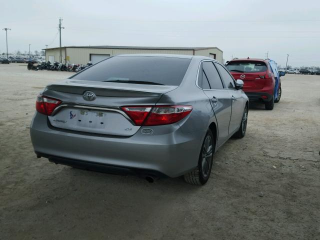 4T1BF1FK7HU282983 - 2017 TOYOTA CAMRY LE ვერცხლისფერი ფოტო 4