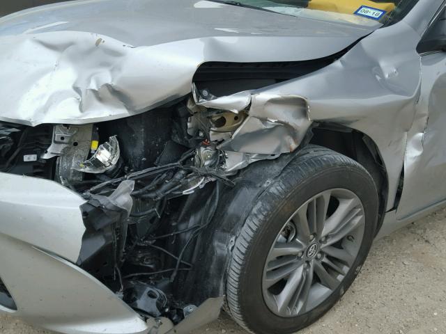 4T1BF1FK7HU282983 - 2017 TOYOTA CAMRY LE ვერცხლისფერი ფოტო 9