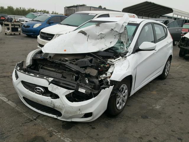 KMHCT5AE3FU200931 - 2015 HYUNDAI ACCENT GS WHITE photo 2