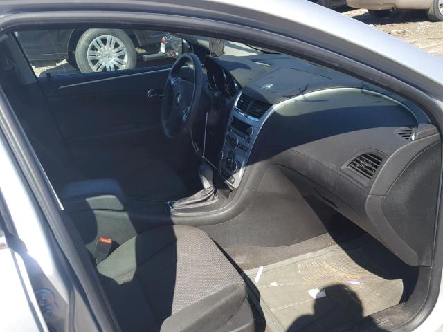 1G1ZC5EB9A4140069 - 2010 CHEVROLET MALIBU 1LT ნაცრისფერი ფოტო 5