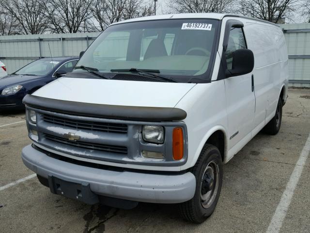 1GCGG25RX21129082 - 2002 CHEVROLET EXPRESS G2 WHITE photo 2