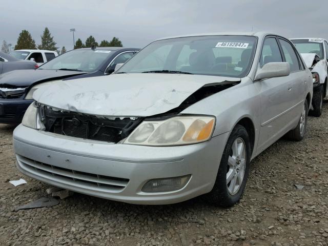 4T1BF28B2YU061357 - 2000 TOYOTA AVALON XL SILVER photo 2