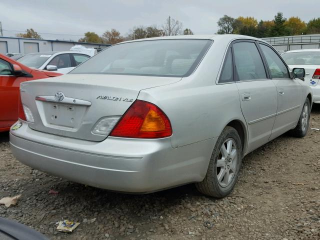 4T1BF28B2YU061357 - 2000 TOYOTA AVALON XL SILVER photo 4