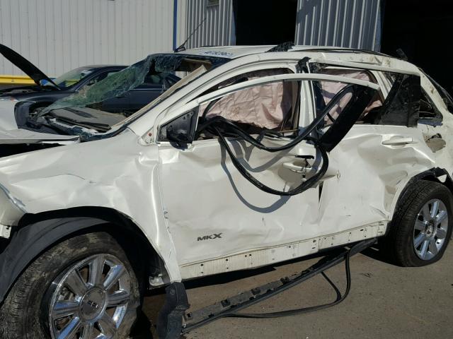 2LMDU68C67BJ31479 - 2007 LINCOLN MKX WHITE photo 8