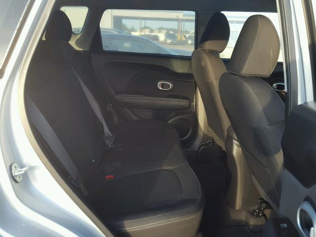 KNDJN2A29E7701569 - 2014 KIA SOUL SILVER photo 6