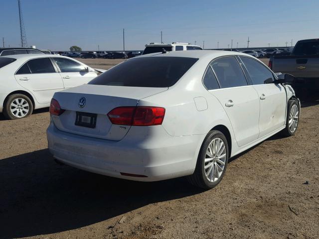 3VWLL7AJ8EM425603 - 2014 VOLKSWAGEN JETTA TDI WHITE photo 4