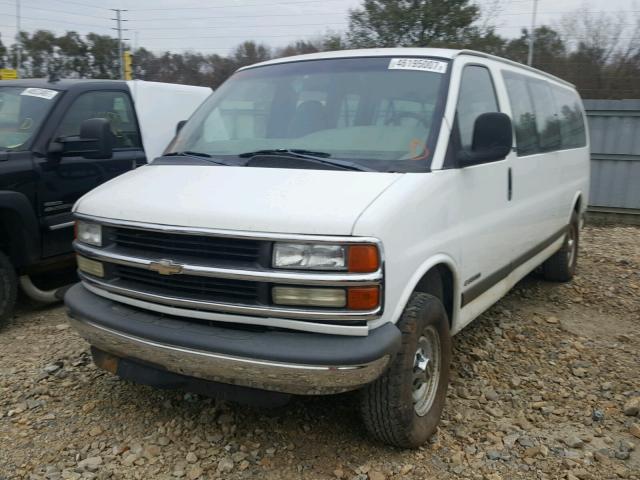 1GAHG39R011206215 - 2001 CHEVROLET EXPRESS G3 WHITE photo 2