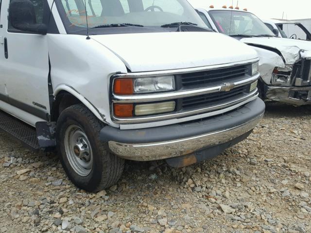 1GAHG39R011206215 - 2001 CHEVROLET EXPRESS G3 WHITE photo 9