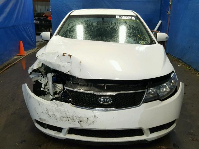 KNAFU4A24A5183331 - 2010 KIA FORTE EX WHITE photo 9