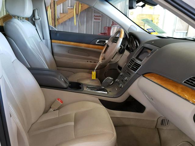 2LMHJ5AT0CBL54352 - 2012 LINCOLN MKT WHITE photo 5