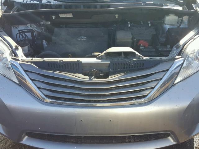 5TDDK3DC3DS057068 - 2013 TOYOTA SIENNA XLE SILVER photo 7