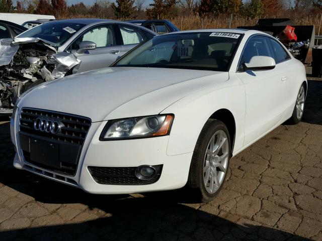 WAUCFAFR3BA051672 - 2011 AUDI A5 PREMIUM WHITE photo 2