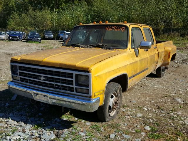 1GCHR33K9KF305617 - 1989 CHEVROLET R3500 YELLOW photo 2