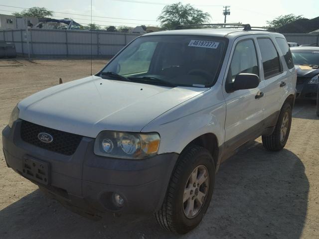 1FMYU03156KA52177 - 2006 FORD ESCAPE XLT WHITE photo 2