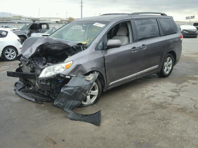 5TDKK3DC2DS390983 - 2013 TOYOTA SIENNA LE CHARCOAL photo 2