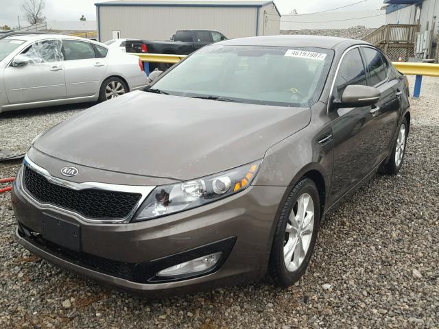 5XXGM4A71CG020606 - 2012 KIA OPTIMA LX BROWN photo 2