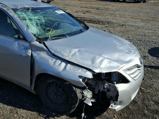 4T1BF3EKXBU615004 - 2011 TOYOTA CAMRY BASE SILVER photo 9