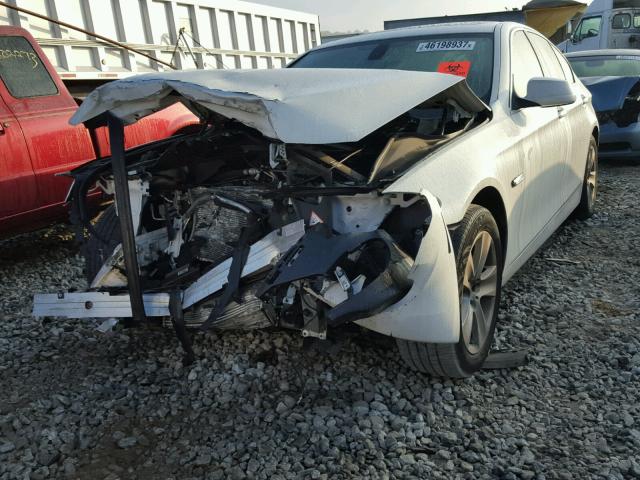 WBAXG5C58CDX06304 - 2012 BMW 528 I WHITE photo 2
