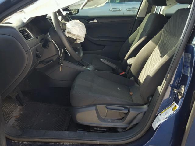 3VW2K7AJ8EM368611 - 2014 VOLKSWAGEN JETTA BASE BLUE photo 5