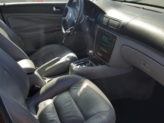 WVWRH63B04P059269 - 2004 VOLKSWAGEN PASSAT GLX 勃艮第红 照片 5