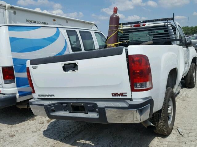 1GTHC44K59F158907 - 2009 GMC SIERRA C25 WHITE photo 4