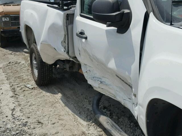 1GTHC44K59F158907 - 2009 GMC SIERRA C25 WHITE photo 9