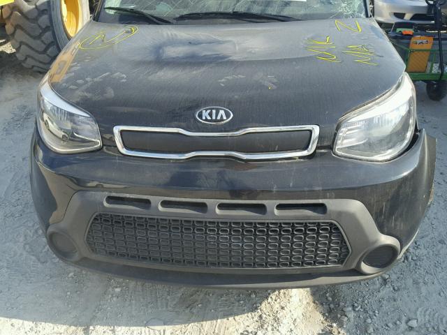 KNDJN2A28F7125409 - 2015 KIA SOUL BLACK photo 7