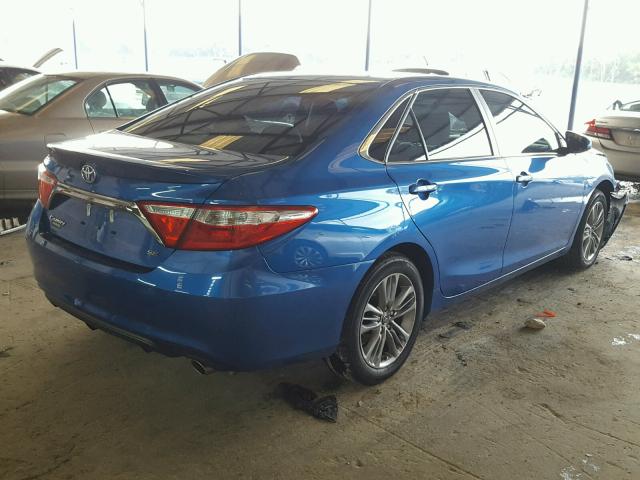 4T1BF1FK1HU630888 - 2017 TOYOTA CAMRY BLUE photo 4