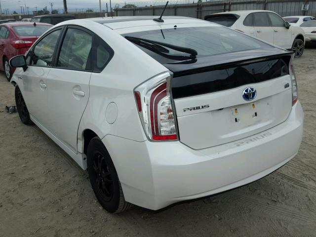 JTDKN3DU6F0443352 - 2015 TOYOTA PRIUS WHITE photo 3