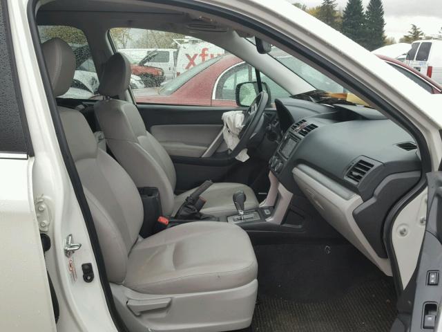 JF2SJARC1FH501029 - 2015 SUBARU FORESTER 2 WHITE photo 5