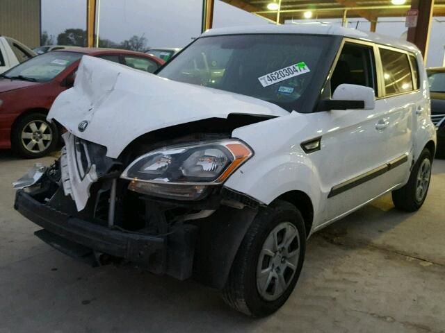 KNDJT2A53D7768232 - 2013 KIA SOUL WHITE photo 2