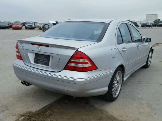 WDBRF52HX7E028003 - 2007 MERCEDES-BENZ C SILVER photo 4