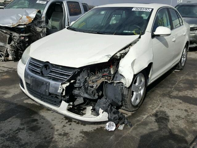 3VWRZ71K28M066545 - 2008 VOLKSWAGEN JETTA SE WHITE photo 2