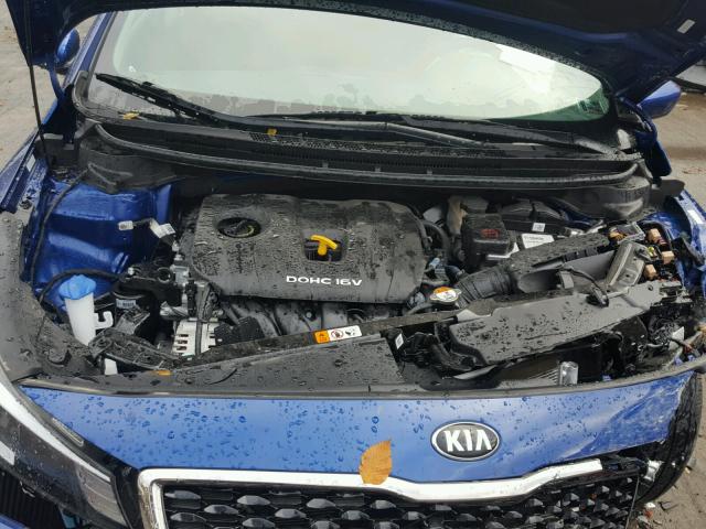 3KPFK4A70HE129222 - 2017 KIA FORTE LX BLUE photo 7