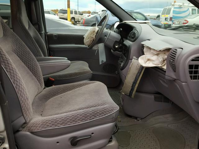 2B4GP2534YR819911 - 2000 DODGE CARAVAN SILVER photo 5