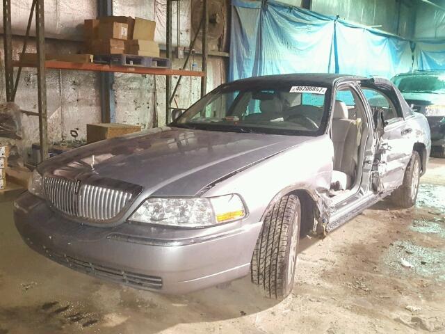 1LNHM81VX6Y632915 - 2006 LINCOLN TOWN CAR S SILVER photo 2