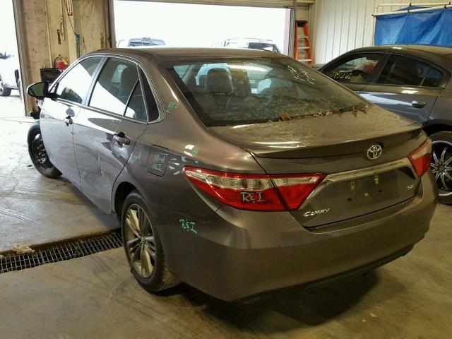 4T1BF1FK2GU600927 - 2016 TOYOTA CAMRY LE ნაცრისფერი ფოტო 3