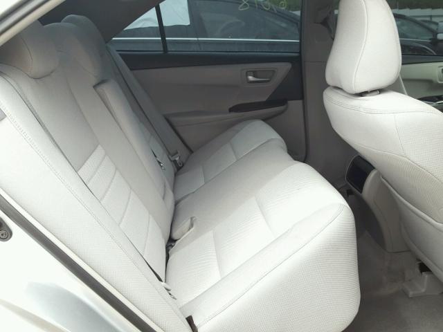 4T1BF1FK2HU325772 - 2017 TOYOTA CAMRY LE ვერცხლისფერი ფოტო 6