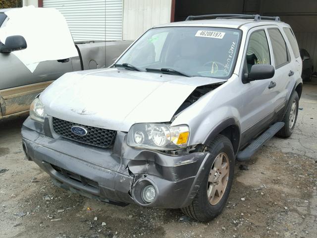 1FMYU03195KA45747 - 2005 FORD ESCAPE XLT SILVER photo 2