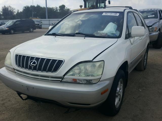 JTJHF10U820277747 - 2002 LEXUS RX 300 WHITE photo 2