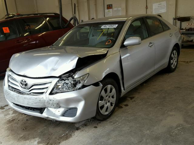 4T1BF3EK9AU069651 - 2010 TOYOTA CAMRY BASE SILVER photo 2