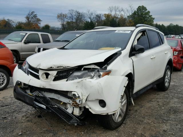 JTMZFREV9FJ027781 - 2015 TOYOTA RAV4 LE WHITE photo 2