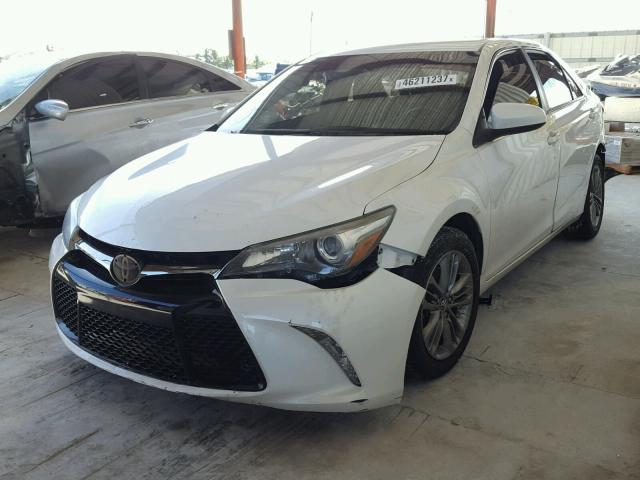 4T1BF1FK2FU056248 - 2015 TOYOTA CAMRY LE 白色 照片 2